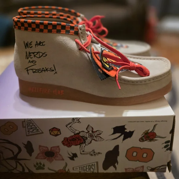 Clarks Originals Wallabee Evo "Hellfire Club" boots in dark sand suede - Picture 6 of 6